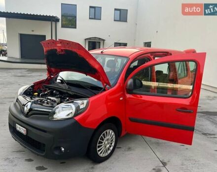 Рено Кенгу 2015 в Киеве на Automoto.ua Красный Рено Кенгу, объемом двигателя 1.5 л и пробегом 205 тыс. км за 12250 $, фото 36 на Automoto.ua