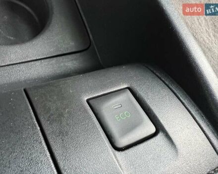 Рено Кенгу 2015 в Киеве на Automoto.ua Красный Рено Кенгу, объемом двигателя 1.5 л и пробегом 205 тыс. км за 12250 $, фото 81 на Automoto.ua