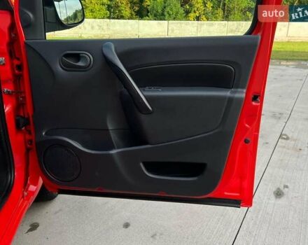 Рено Кенгу 2015 в Киеве на Automoto.ua Красный Рено Кенгу, объемом двигателя 1.5 л и пробегом 205 тыс. км за 12250 $, фото 57 на Automoto.ua