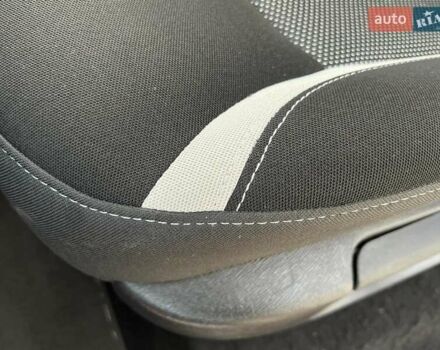 Рено Кенгу 2015 в Киеве на Automoto.ua Красный Рено Кенгу, объемом двигателя 1.5 л и пробегом 205 тыс. км за 12250 $, фото 83 на Automoto.ua