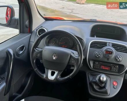 Рено Кенгу 2015 в Киеве на Automoto.ua Красный Рено Кенгу, объемом двигателя 1.5 л и пробегом 205 тыс. км за 12250 $, фото 8 на Automoto.ua