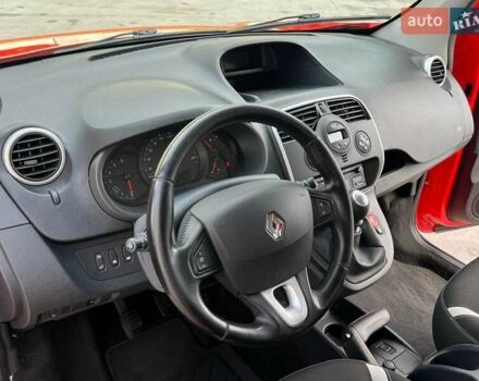 Рено Кенгу 2015 в Киеве на Automoto.ua Красный Рено Кенгу, объемом двигателя 1.5 л и пробегом 205 тыс. км за 12250 $, фото 88 на Automoto.ua