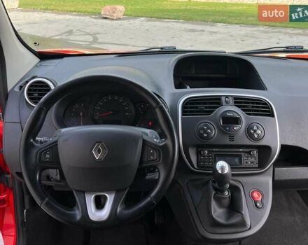 Рено Кенгу 2015 в Киеве на Automoto.ua Красный Рено Кенгу, объемом двигателя 1.5 л и пробегом 205 тыс. км за 12250 $, фото 84 на Automoto.ua