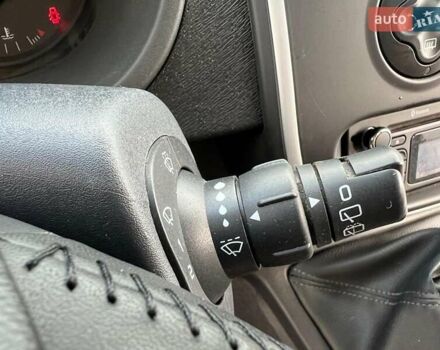 Рено Кенгу 2015 в Киеве на Automoto.ua Красный Рено Кенгу, объемом двигателя 1.5 л и пробегом 205 тыс. км за 12250 $, фото 77 на Automoto.ua