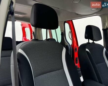 Рено Кенгу 2015 в Киеве на Automoto.ua Красный Рено Кенгу, объемом двигателя 1.5 л и пробегом 205 тыс. км за 12250 $, фото 65 на Automoto.ua