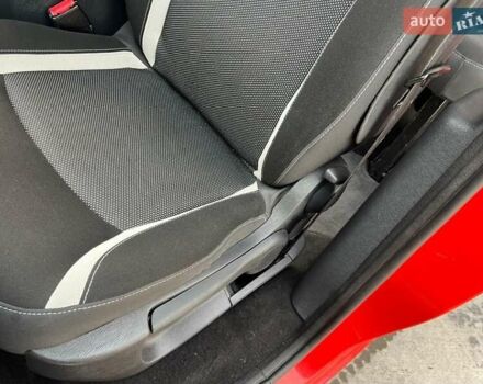 Рено Кенгу 2015 в Киеве на Automoto.ua Красный Рено Кенгу, объемом двигателя 1.5 л и пробегом 205 тыс. км за 12250 $, фото 87 на Automoto.ua