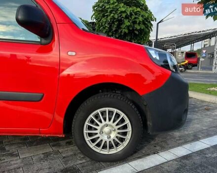 Рено Кенгу 2015 в Киеве на Automoto.ua Красный Рено Кенгу, объемом двигателя 1.5 л и пробегом 205 тыс. км за 12250 $, фото 99 на Automoto.ua