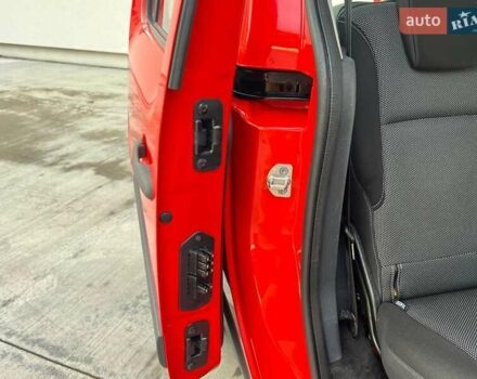 Рено Кенгу 2015 в Киеве на Automoto.ua Красный Рено Кенгу, объемом двигателя 1.5 л и пробегом 205 тыс. км за 12250 $, фото 48 на Automoto.ua