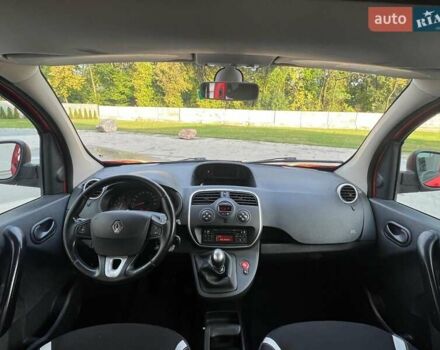 Рено Кенгу 2015 в Киеве на Automoto.ua Красный Рено Кенгу, объемом двигателя 1.5 л и пробегом 205 тыс. км за 12250 $, фото 14 на Automoto.ua