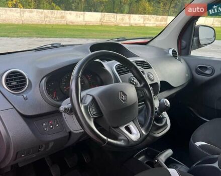 Рено Кенгу 2015 в Киеве на Automoto.ua Красный Рено Кенгу, объемом двигателя 1.5 л и пробегом 205 тыс. км за 12250 $, фото 10 на Automoto.ua