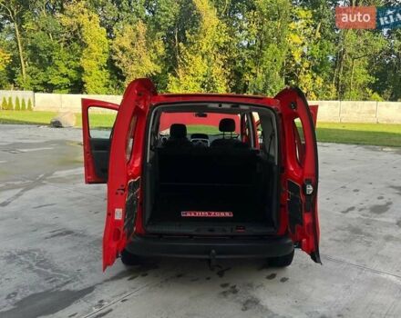 Рено Кенгу 2015 в Киеве на Automoto.ua Красный Рено Кенгу, объемом двигателя 1.5 л и пробегом 205 тыс. км за 12250 $, фото 38 на Automoto.ua