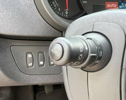 Рено Кенгу 2015 в Киеве на Automoto.ua Красный Рено Кенгу, объемом двигателя 1.5 л и пробегом 205 тыс. км за 12250 $, фото 80 на Automoto.ua