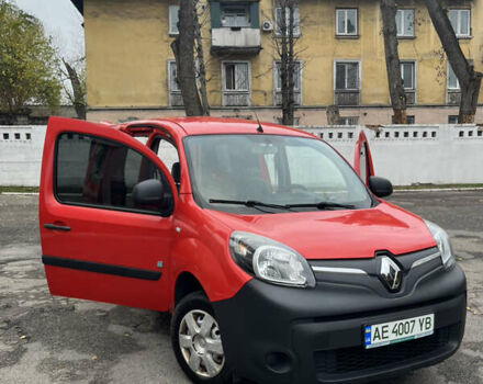 Красный Рено Кенгу, объемом двигателя 0 л и пробегом 56 тыс. км за 6700 $, фото 17 на Automoto.ua