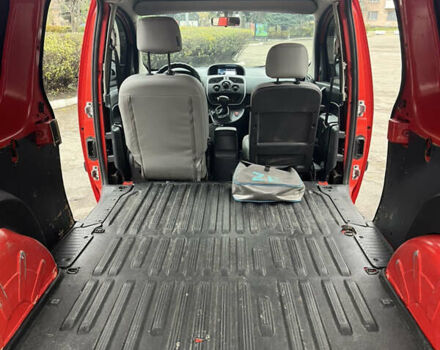 Красный Рено Кенгу, объемом двигателя 0 л и пробегом 56 тыс. км за 6700 $, фото 31 на Automoto.ua