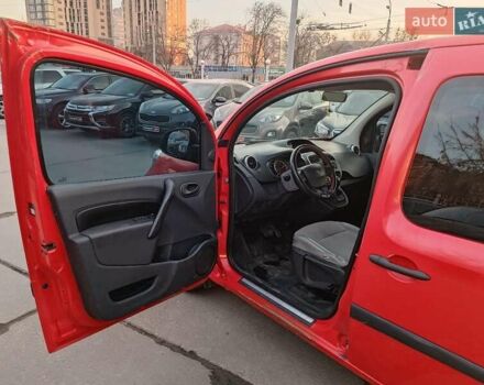 Красный Рено Кенгу, объемом двигателя 0 л и пробегом 82 тыс. км за 7990 $, фото 12 на Automoto.ua
