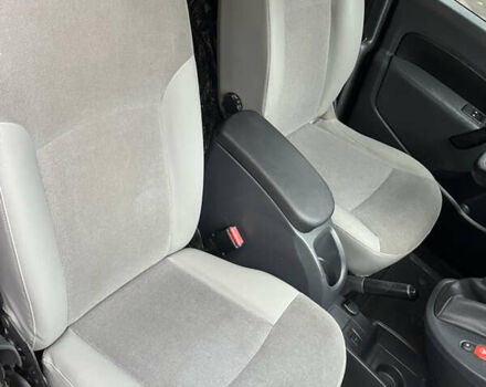 Красный Рено Кенгу, объемом двигателя 0 л и пробегом 56 тыс. км за 6700 $, фото 38 на Automoto.ua