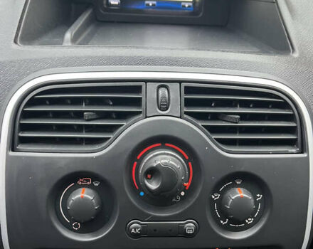 Красный Рено Кенгу, объемом двигателя 0 л и пробегом 56 тыс. км за 6700 $, фото 36 на Automoto.ua