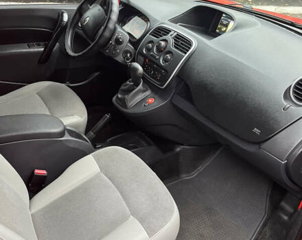 Красный Рено Кенгу, объемом двигателя 0 л и пробегом 56 тыс. км за 6700 $, фото 37 на Automoto.ua