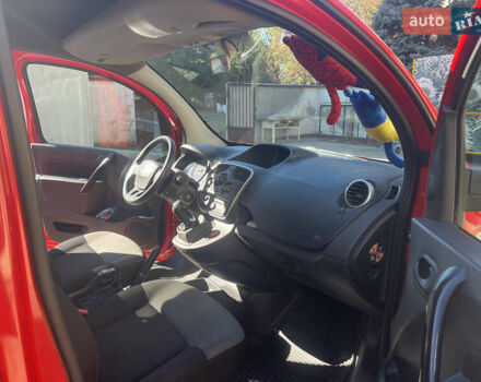 Красный Рено Кенгу, объемом двигателя 1.5 л и пробегом 220 тыс. км за 11000 $, фото 2 на Automoto.ua