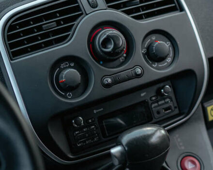 Красный Рено Кенгу, объемом двигателя 0 л и пробегом 40 тыс. км за 9000 $, фото 32 на Automoto.ua