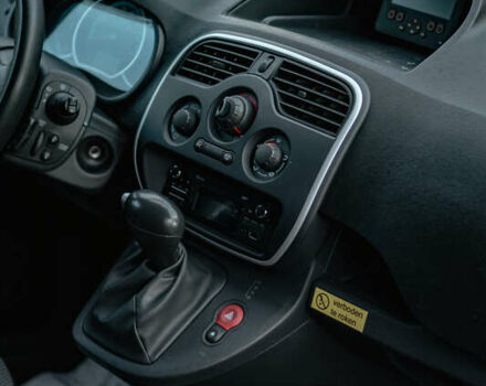 Красный Рено Кенгу, объемом двигателя 0 л и пробегом 40 тыс. км за 9000 $, фото 24 на Automoto.ua