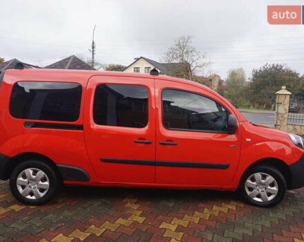 Рено Кенгу 2019 в Самборе на Automoto.ua Красный Рено Кенгу, объемом двигателя 0 л и пробегом 76 тыс. км за 11000 $, фото 15 на Automoto.ua