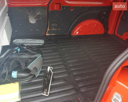 Рено Кенгу 2019 в Самборе на Automoto.ua Красный Рено Кенгу, объемом двигателя 0 л и пробегом 76 тыс. км за 11000 $, фото 45 на Automoto.ua