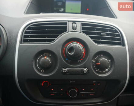 Рено Кенгу 2019 в Самборе на Automoto.ua Красный Рено Кенгу, объемом двигателя 0 л и пробегом 76 тыс. км за 11000 $, фото 34 на Automoto.ua