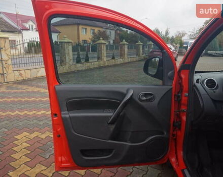 Рено Кенгу 2019 в Самборе на Automoto.ua Красный Рено Кенгу, объемом двигателя 0 л и пробегом 76 тыс. км за 11000 $, фото 24 на Automoto.ua