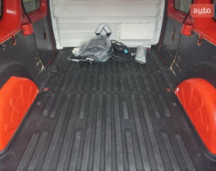 Рено Кенгу 2019 в Самборе на Automoto.ua Красный Рено Кенгу, объемом двигателя 0 л и пробегом 76 тыс. км за 11000 $, фото 50 на Automoto.ua