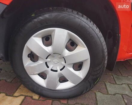 Рено Кенгу 2019 в Самборе на Automoto.ua Красный Рено Кенгу, объемом двигателя 0 л и пробегом 76 тыс. км за 11000 $, фото 70 на Automoto.ua