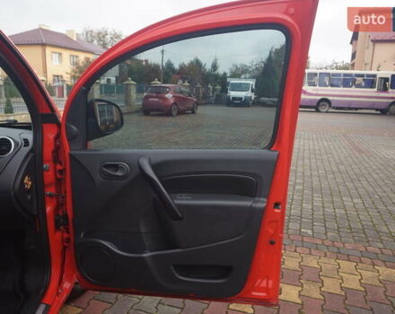 Рено Кенгу 2019 в Самборе на Automoto.ua Красный Рено Кенгу, объемом двигателя 0 л и пробегом 76 тыс. км за 11000 $, фото 39 на Automoto.ua