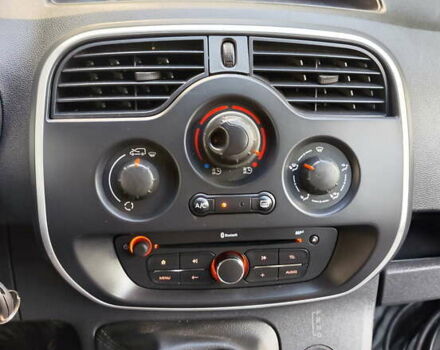 Красный Рено Кенгу, объемом двигателя 0 л и пробегом 53 тыс. км за 11499 $, фото 15 на Automoto.ua