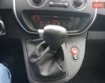 Рено Кенгу 2019 в Самборе на Automoto.ua Красный Рено Кенгу, объемом двигателя 0 л и пробегом 76 тыс. км за 11000 $, фото 35 на Automoto.ua