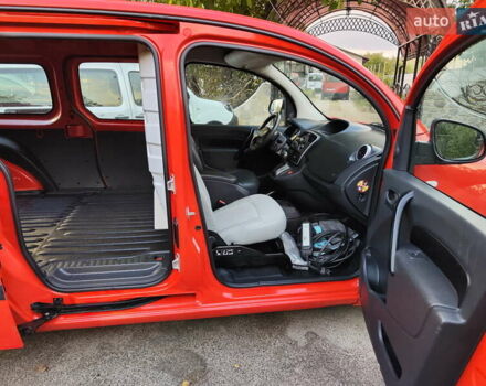 Красный Рено Кенгу, объемом двигателя 0 л и пробегом 53 тыс. км за 11500 $, фото 10 на Automoto.ua