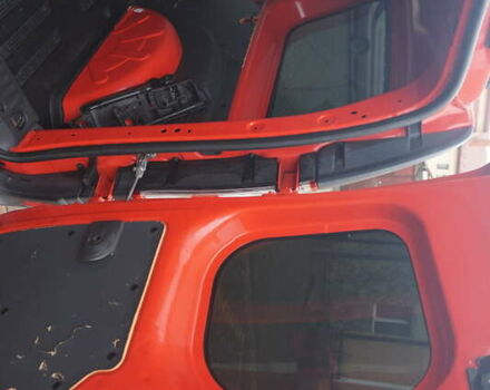 Рено Кенгу 2019 в Самборе на Automoto.ua Красный Рено Кенгу, объемом двигателя 0 л и пробегом 76 тыс. км за 11000 $, фото 49 на Automoto.ua