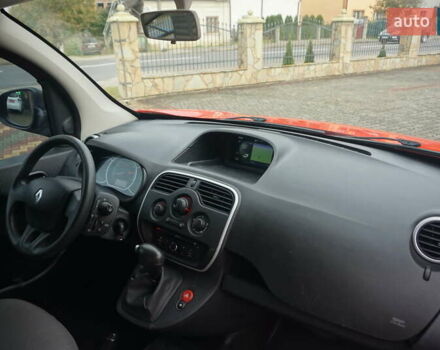 Рено Кенгу 2019 в Самборе на Automoto.ua Красный Рено Кенгу, объемом двигателя 0 л и пробегом 76 тыс. км за 11000 $, фото 42 на Automoto.ua