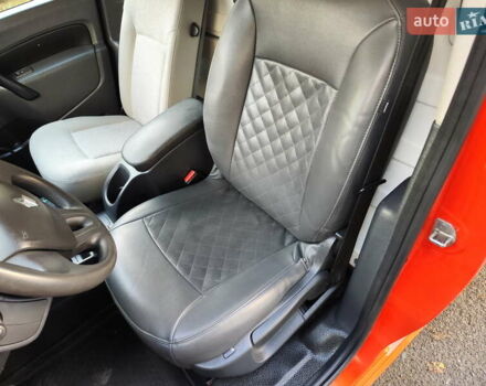 Красный Рено Кенгу, объемом двигателя 0 л и пробегом 53 тыс. км за 11499 $, фото 13 на Automoto.ua