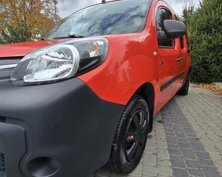 Рено Кенгу 2020 в Виннице на Automoto.ua Красный Рено Кенгу, объемом двигателя 0 л и пробегом 49 тыс. км за 13400 $, фото 27 на Automoto.ua