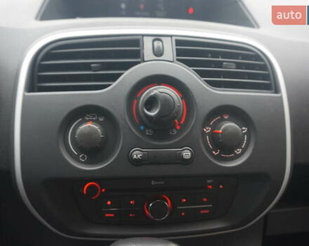 Красный Рено Кенгу, объемом двигателя 0 л и пробегом 44 тыс. км за 11777 $, фото 35 на Automoto.ua