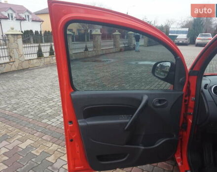 Красный Рено Кенгу, объемом двигателя 0 л и пробегом 44 тыс. км за 11777 $, фото 24 на Automoto.ua