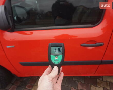 Красный Рено Кенгу, объемом двигателя 0 л и пробегом 44 тыс. км за 11777 $, фото 61 на Automoto.ua