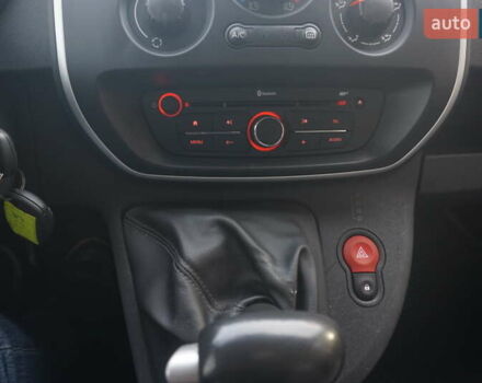 Красный Рено Кенгу, объемом двигателя 0 л и пробегом 34 тыс. км за 12000 $, фото 36 на Automoto.ua