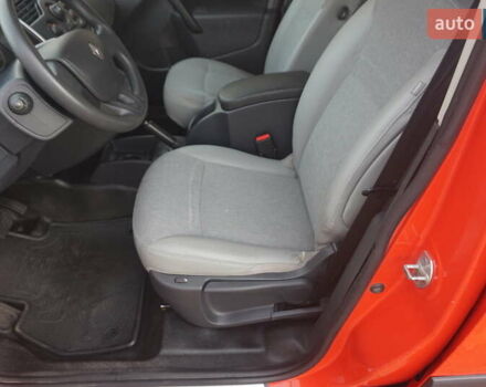 Красный Рено Кенгу, объемом двигателя 0 л и пробегом 34 тыс. км за 12000 $, фото 26 на Automoto.ua
