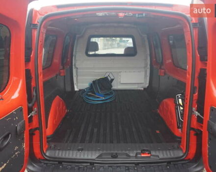 Красный Рено Кенгу, объемом двигателя 0 л и пробегом 44 тыс. км за 11777 $, фото 46 на Automoto.ua