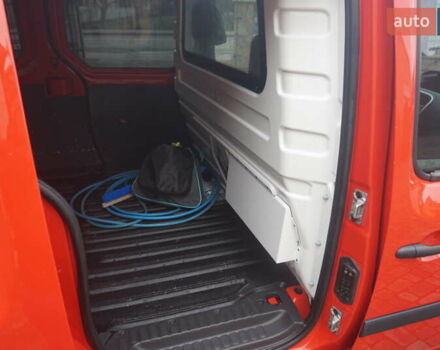 Красный Рено Кенгу, объемом двигателя 0 л и пробегом 44 тыс. км за 11777 $, фото 45 на Automoto.ua