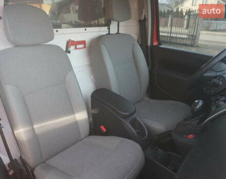 Красный Рено Кенгу, объемом двигателя 0 л и пробегом 34 тыс. км за 12000 $, фото 40 на Automoto.ua