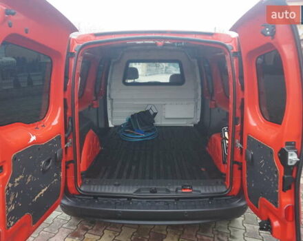 Красный Рено Кенгу, объемом двигателя 0 л и пробегом 44 тыс. км за 11777 $, фото 49 на Automoto.ua