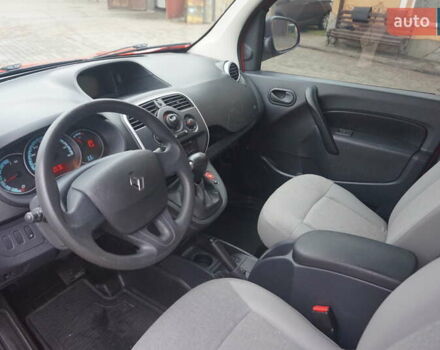 Красный Рено Кенгу, объемом двигателя 0 л и пробегом 44 тыс. км за 11777 $, фото 28 на Automoto.ua