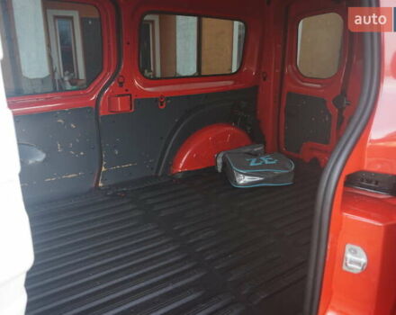 Красный Рено Кенгу, объемом двигателя 0 л и пробегом 34 тыс. км за 12000 $, фото 50 на Automoto.ua